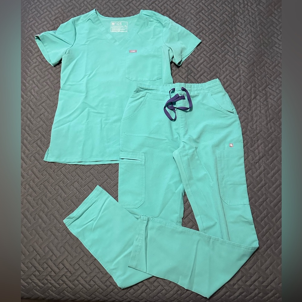 FIGS Surgical Green Scrub Set